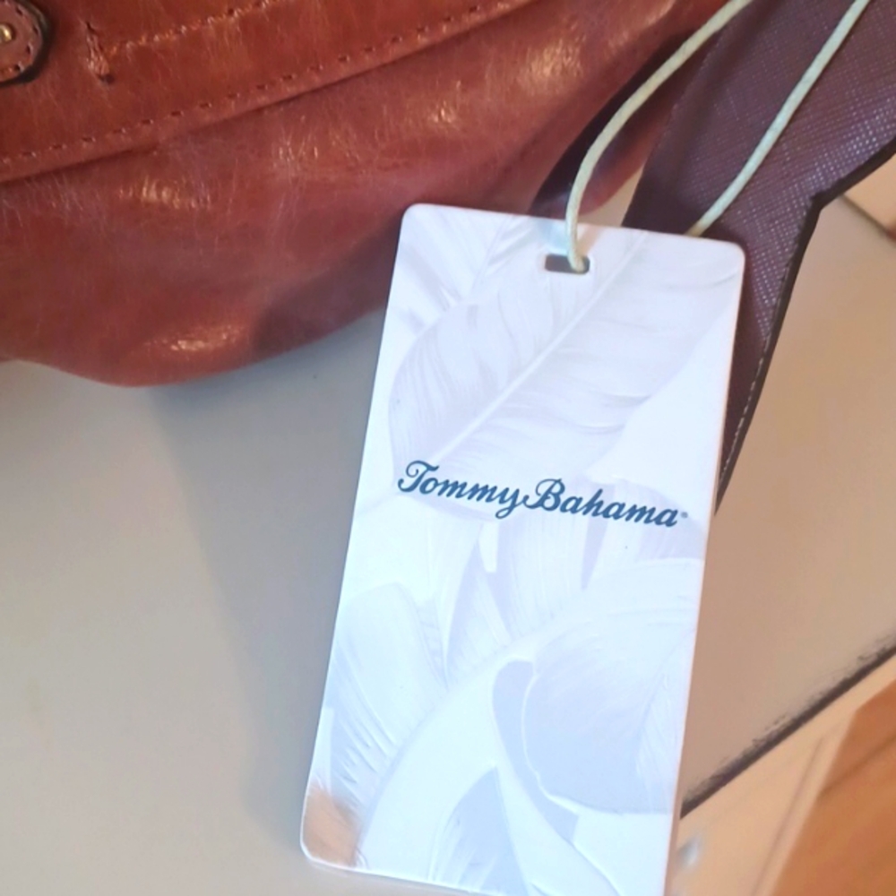 Tommy Bahama Lerum Clutch Crossbody Leather Handbag Cognac NWT - Picture 5 of 11